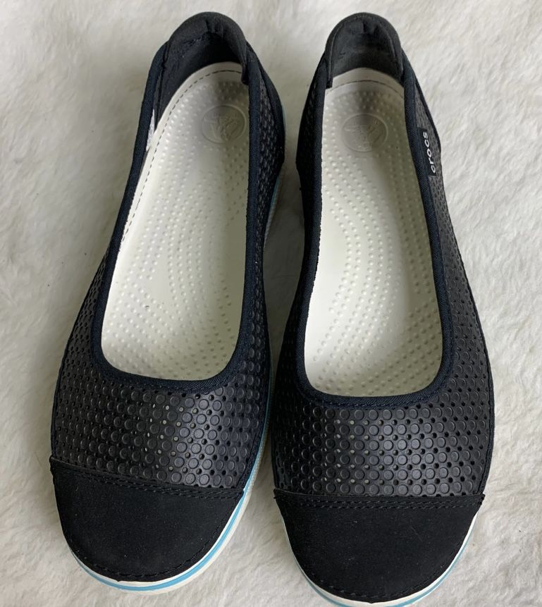 Crocs womens size 9 blue Textured Loafer Slip On flats shoes - one shoe has slightly darker sole - worn once like new