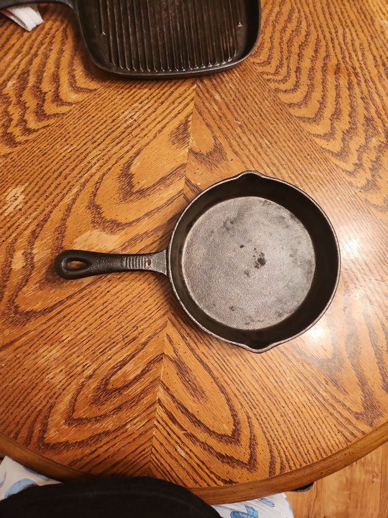Cast Iron Skillet 8"