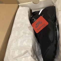 Nike SB Darwin Low Supreme Black Size 10 NEW