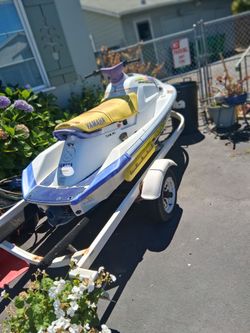 Yamaha Jetski RUNS GREAT 2500$
