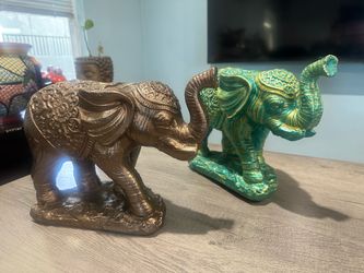Elephant statues set
