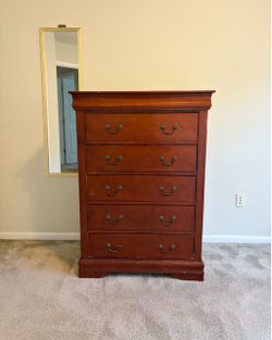 5-Drawer Tall Dresser, Good Condition. MUST GO!