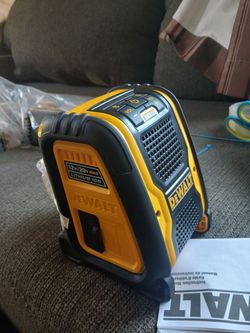20v Dewalt BLUETOOTH SPEAKER
