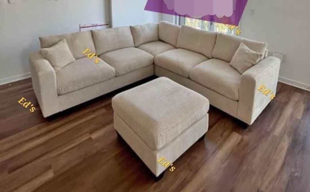 BRAND NEW 4PCS SETCCIONAL WITH OTTOMAN AND ACCENT PILLOWS INCLUDED $549