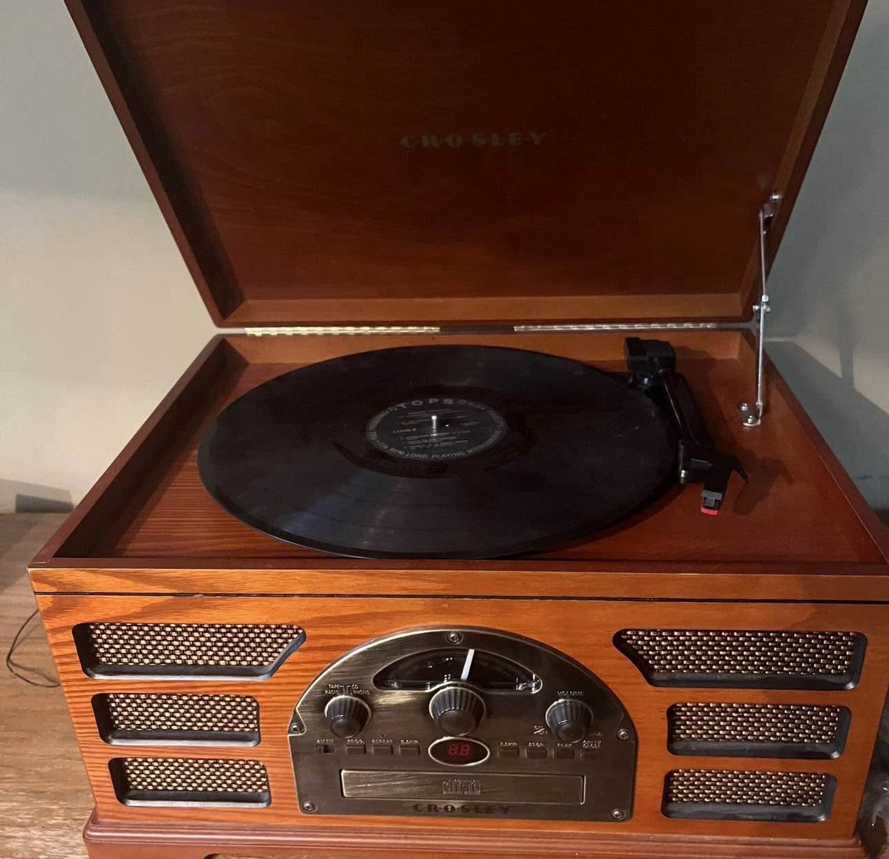 Crosley CR 78CD 4 in 1 - AM/FM Radio, CD, Cassette & Record Player Bad CD Player