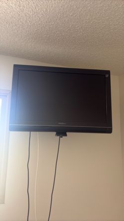 Insignia tv with wall mount