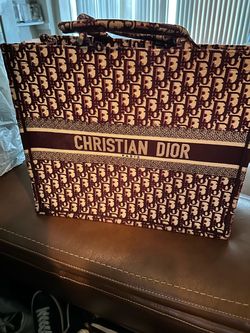 Dior Tote Book