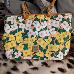 Dooney & Bourke Full Size Purse(Tiptoeingthruthepansies)