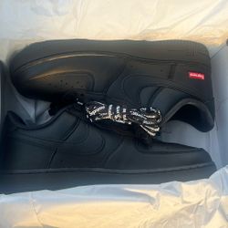 Supreme Air Force 1 Triple black Size 8MEN
