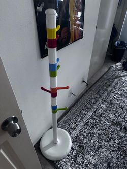 Kids pole hanger