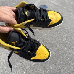 Nike Air Jordan 1 Low Yellow White Size 5.5 Women’s | Used w/ Box | Authentic