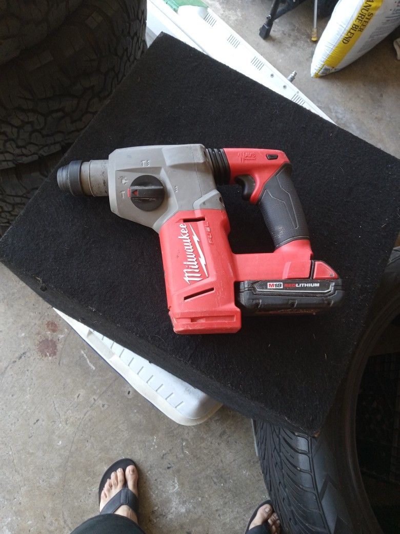 Milwaukee Fuel Brushles Roarty Hammer 18 V