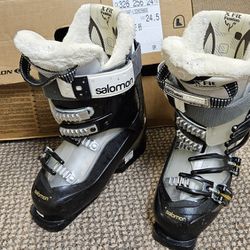 Women's Salomon Ski Boots - Size 24.5