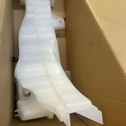 Title:  Coolant Tank for Freightliner Cascadia, Century Class, Columbia and Coronado (2008-2017)  