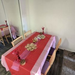 Extendable Dining Room Table Plus 6 Chairs