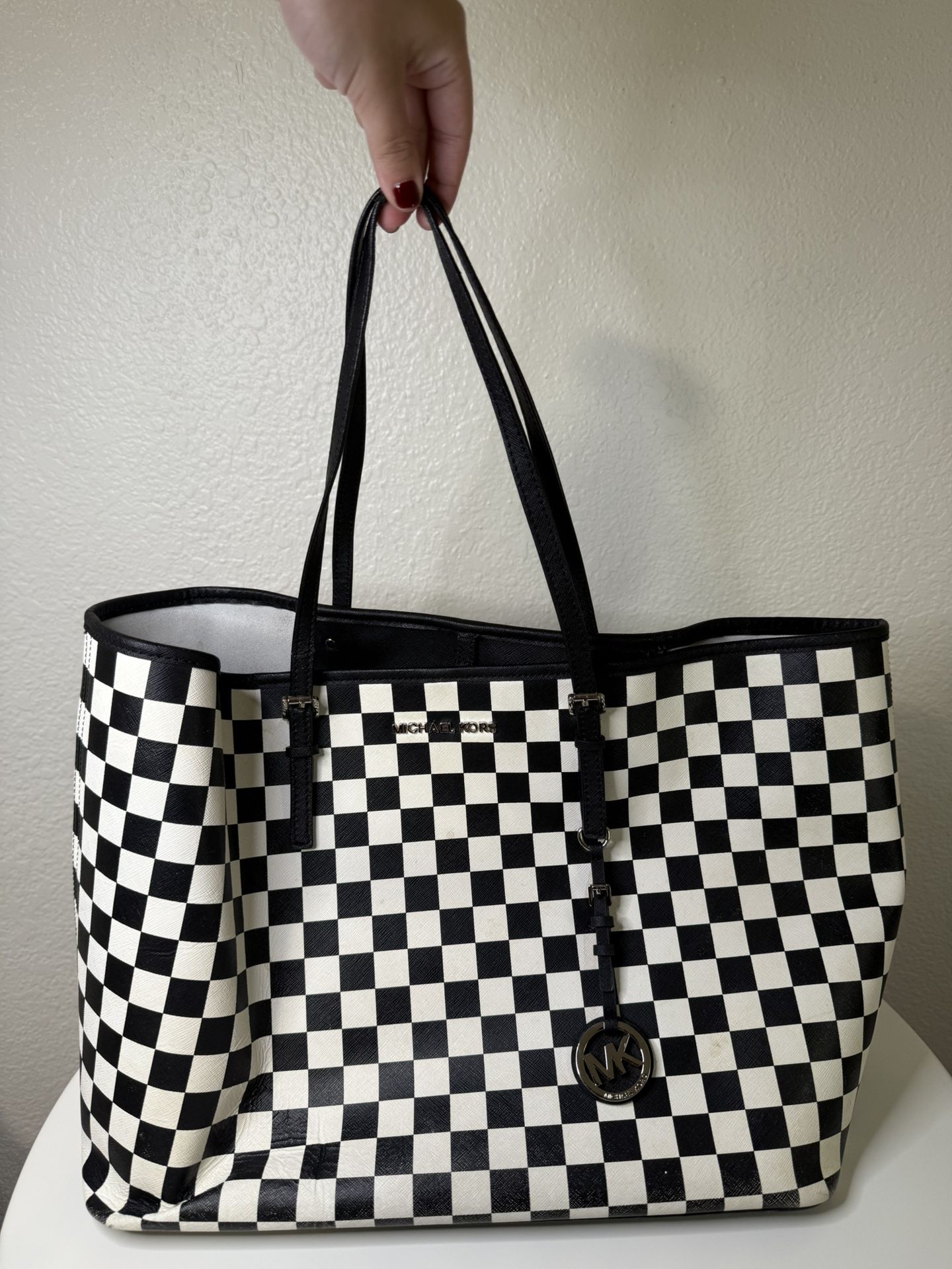 PRICE NEGOTIABLE. Bought in 2015 AUTHENTIC MICHAEL KORS Checkered Pattern Tote Bag. Defects are shown in pictures but it can probably be cleaned.