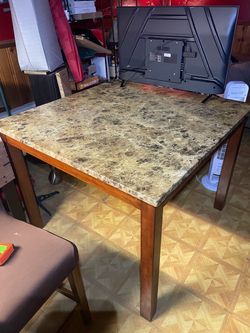 Dining Room Table & Chairs