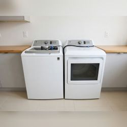 GE Top Load Washer and Dryer Set, 4.5 and 7.4 Cu Ft - Like New - 2022 – Conroe, TX