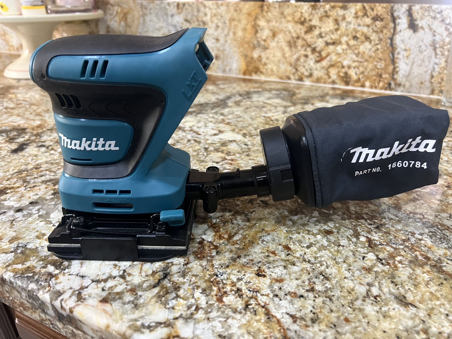 18V LXT Lithium-lon Cordless 1/4 in. Sheet Finishing Sander (Tool Only)