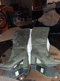 OLIVIA MILLER KNEE HIGH SIZE 7, 3" LEATHER PUMPS, DEEP GREEN