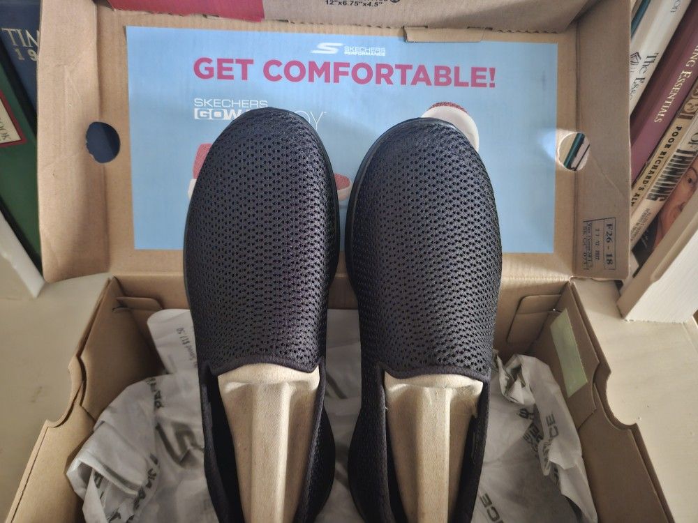 Womens Sketchers-New In Box