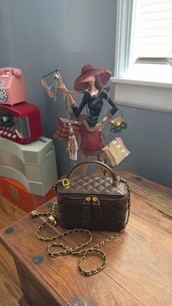 Quilted Small Gold Chained Bag