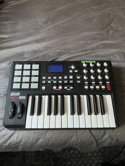 Akai MPK25 Midi Keyboard