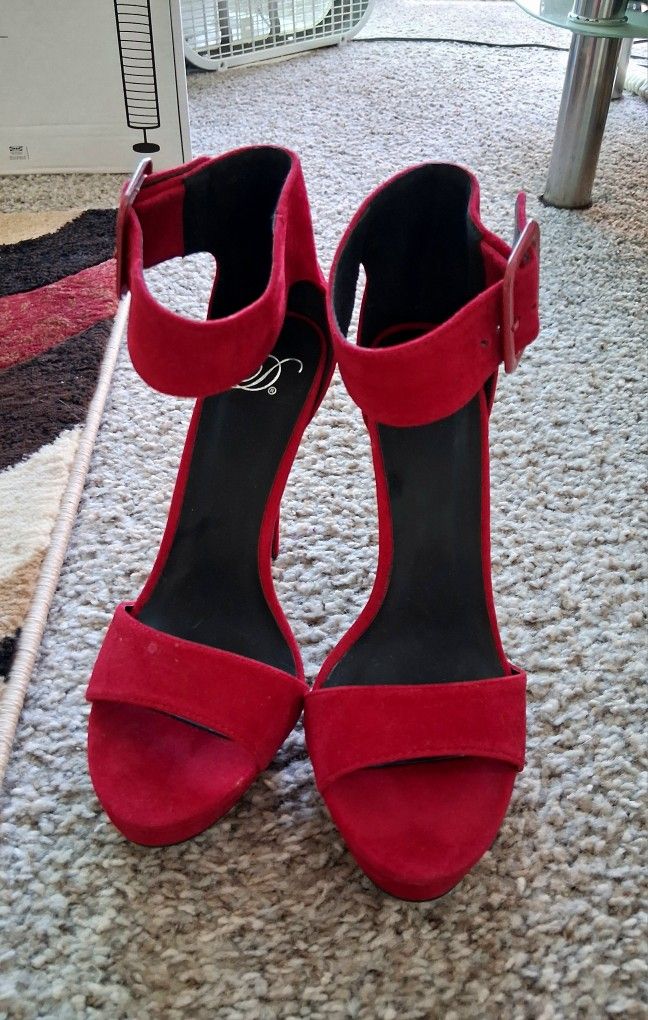 High Heel With ๐ An Ancle Strip Brand New
