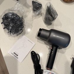 NEW blow dryer w/ attachments
