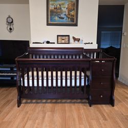 Delta Children Bentley 4-in-1 Convertible Crib With Changer