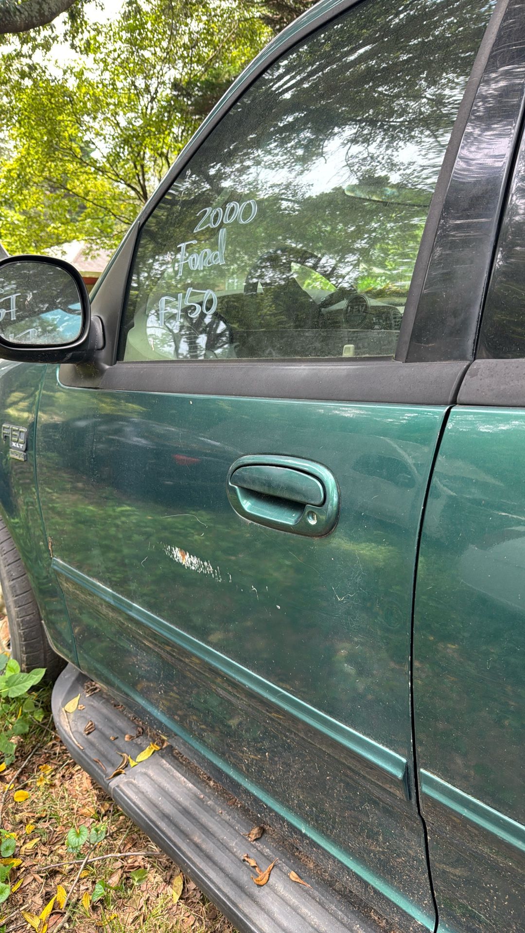 2000 Ford F150 XLT Complete Front Left Driver Door Oem. Sale For parts 