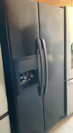 Amana Side By Side Black Refrigerator
