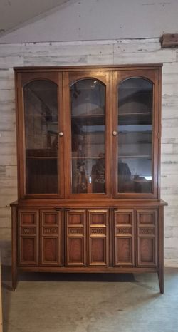 Mid-century China Cabinet/Hutch