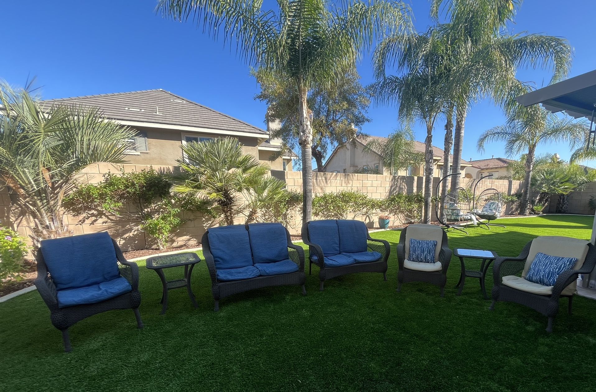 Outdoor patio furniture set