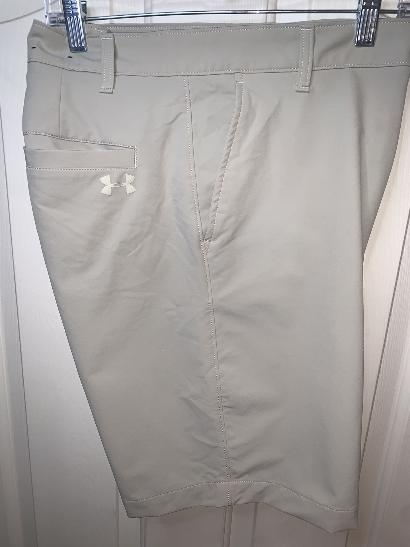 Men’s Under Armour Golf Shorts!!