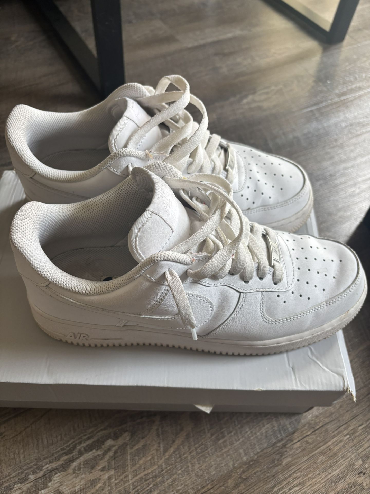 AIR FORCE 107 WHITE LOW men's size 9.5/ AIR FORCE 107 BLANCO BAJO para hombre talla 9.5