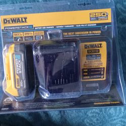 DEWALT POWERSTACK™ 20V MAX* Compact Battery