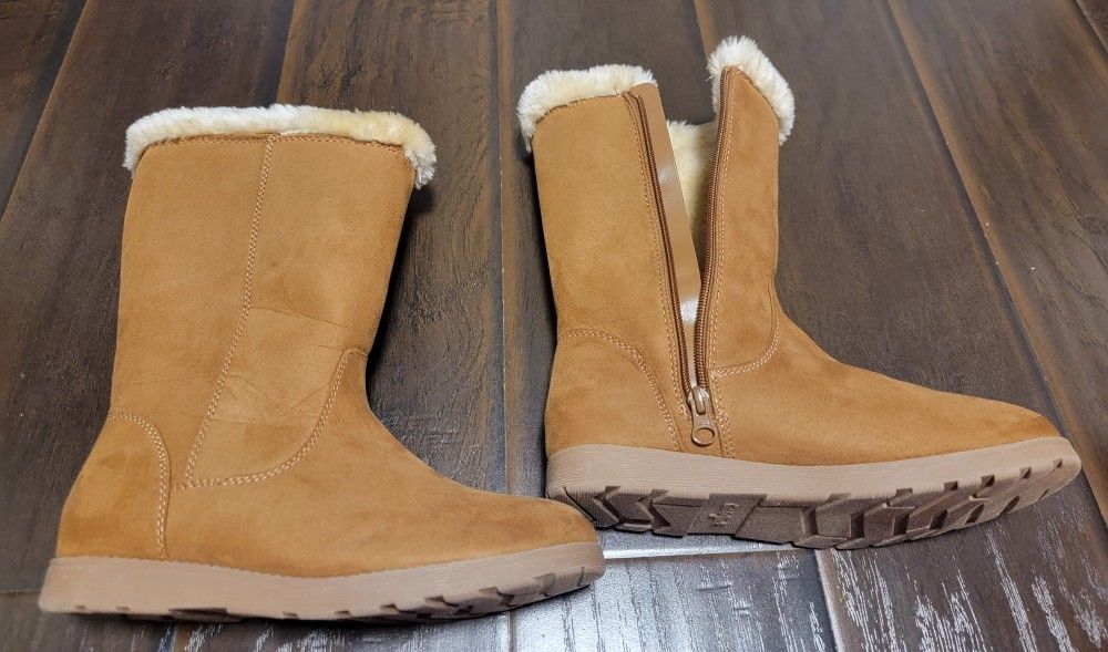 Cat and Jack tan fur Boots girls size 5