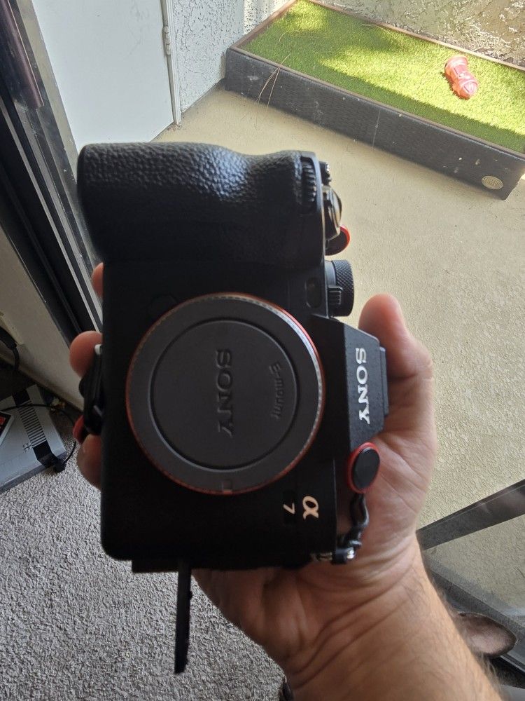 Sony a7iv Mirrorless Camera with f/4 20-70mm G lens