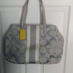 Coach Hamptons Tote NWOT