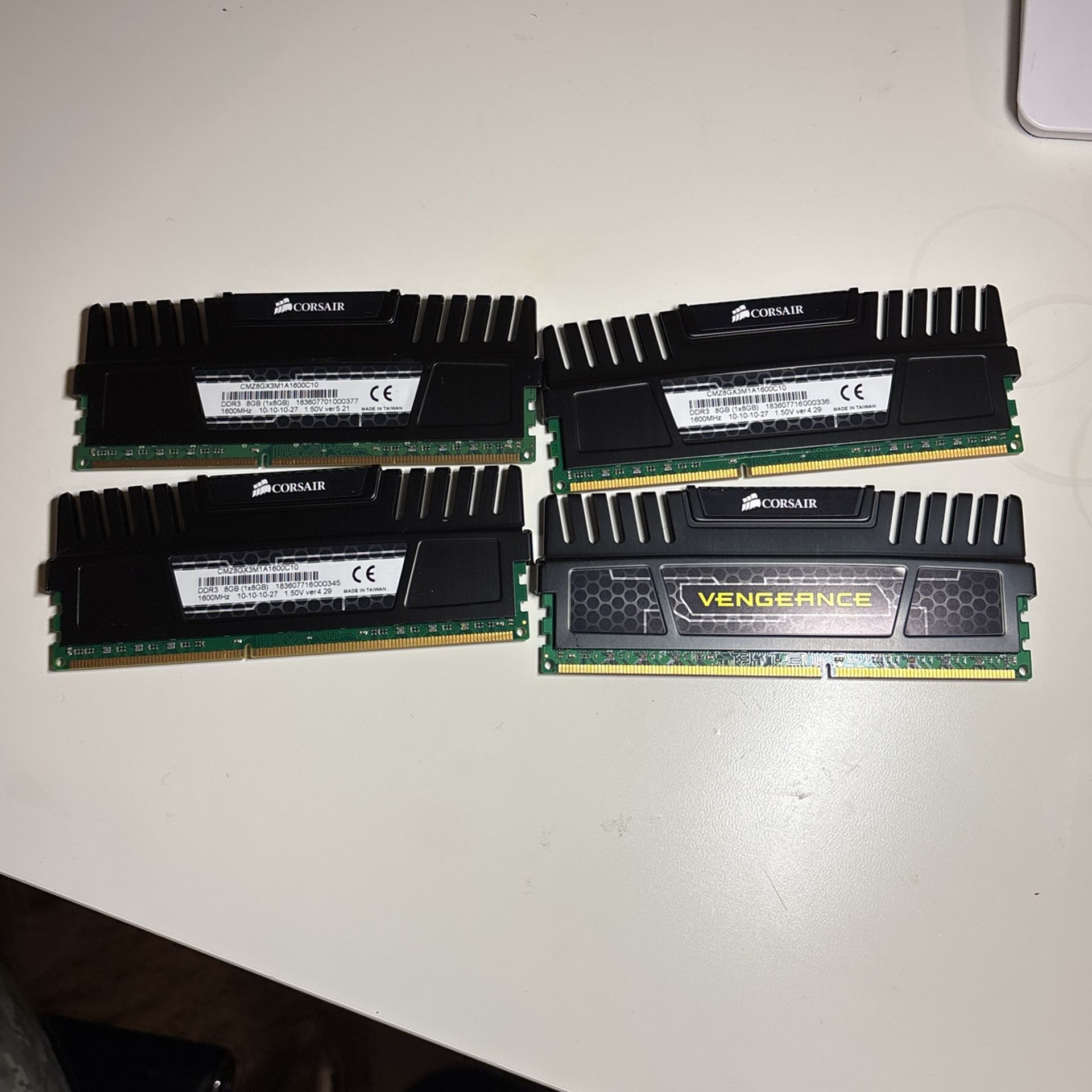4x8GB (32GB) DDR3 Sticks