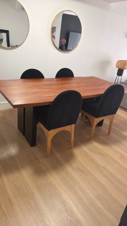 Dinning table with 4 chairs