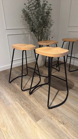 Set of 4 modern Word side tables