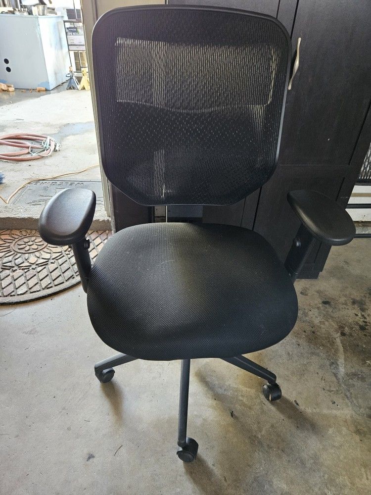 Black Rolling Office Chair