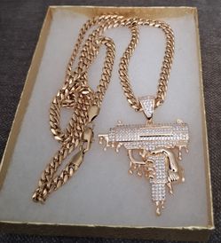 14k gold-plated 6mm cuban link chain and pendant
