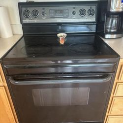Frigidaire Electric Stove/Oven - FREE