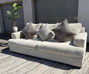 🚨 Modern Cream Sofa Couch - Super Comfortable & Clean! FREE DELIVERY