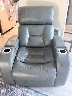Zero gravity recliner