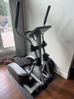 Used LifeCore CD400 Compact Center Drive Elliptical