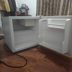 Mini Fridge 